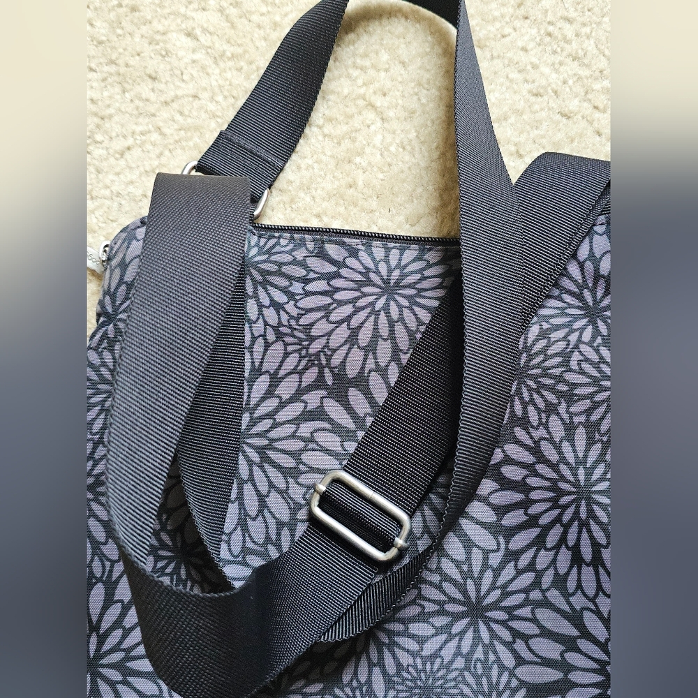 Baggallini Cross Over Midnight Blossom Crossbody Bag Purse Black Gray Rfid - Picture 7 of 7